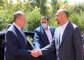 گفتگوی وزرای خارجه ایران و روسیه برای مدیریت تنش اخیر در روابط