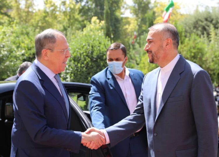 گفتگوی وزرای خارجه ایران و روسیه برای مدیریت تنش اخیر در روابط