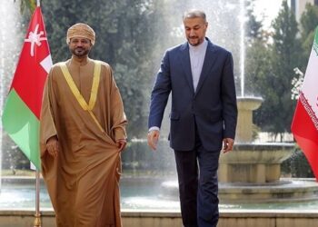 آیا وزیر خارجه عمان حامل پیامی برای ایران است؟