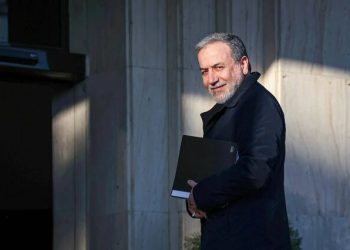 گفتگوهای ایران و آمریکا در رم در سایه نوسان‌های واشنگتن