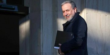 گفتگوهای ایران و آمریکا در رم در سایه نوسان‌های واشنگتن